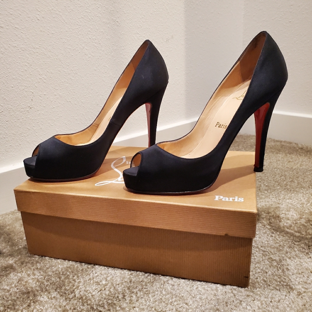 Christian Louboutin Very Prive peep-toe pump